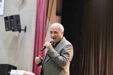 Nurullah Genç Siirleriyle Gönüllere Dokundu