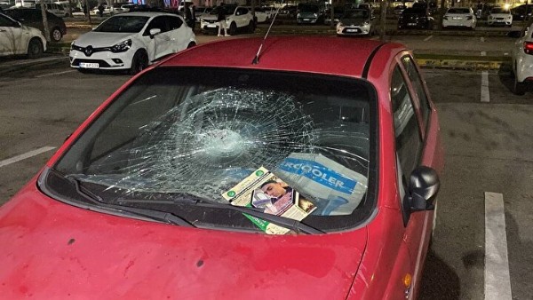 Kocaeli'de onlarca araç sahibini şoke eden olay: Camları patlatıp kayıplara karıştılar