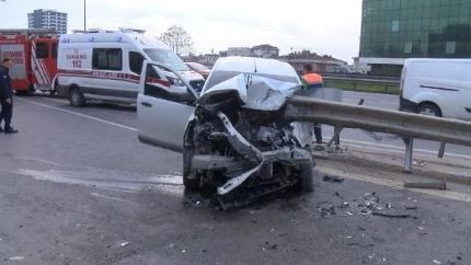 İstanbul Maltepe'de korkunç görüntü: Bariyerlere saplandı!