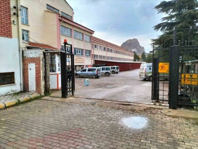 Afyonkarahisar'da Lise Ögrencisi Ögretmenini Biçakladi