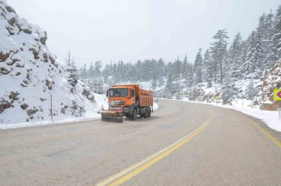 Antalya-Konya Karayolunda Kar Kalinligi 25 Santime Ulasti