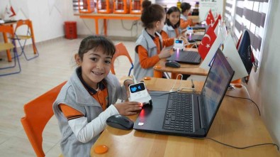 Bu Ilçedeki Çocuklarin Yarisi Robotik Kodlama Ve Yazilim Ögrendi....