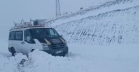 Siirt'te Kardan Dolayi Kapanan Grup Köy Yolu Ulasima Açildi