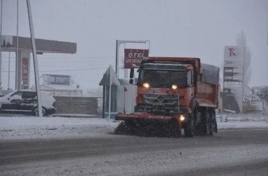 Bitlis’te kar yağışı etkili oldu