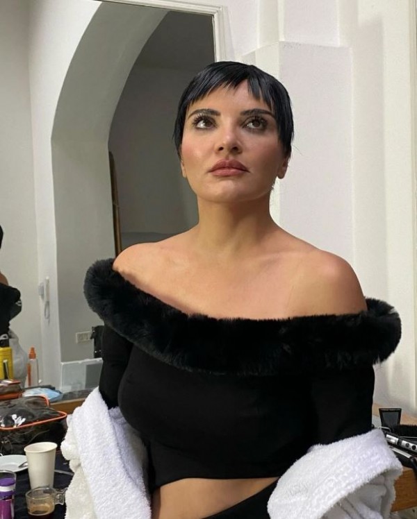 Yeni imajıyla bambaşka biri oldu