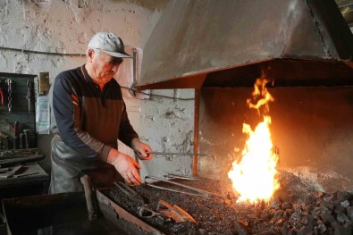 50 Yildir Soyadinin Hakkini Veriyor