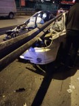 Atasehir'de Sürücüsünün Kontrolünden Çikan Otomobil Bariyere Girdi Açiklamasi 1 Yarali