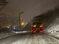 Sirnak'ta Kar Nedeniyle Kapanan Yollari Açma Çalismalari Devam Ediyor