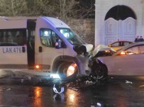 Besiktas'ta Servis Minibüsü Ve Otomobil Kafa Kafaya Çarpisti Açiklamasi 9 Yarali
