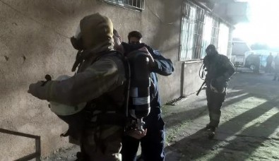 İstanbul’un o ilçesinde panik! Binadakiler öksürmeye başladı ekipler harekete geçti!