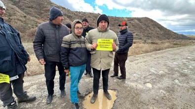 Kahramankazanlilar 35 Mahalleyi Baskent'e Baglayan Yolun Onarilmasini Istiyor
