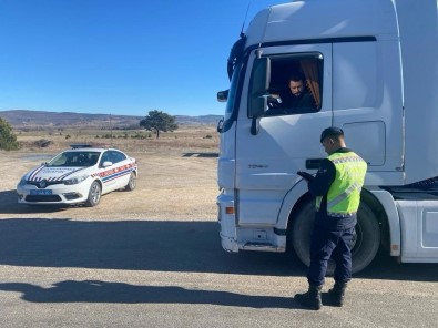 Jandarma 237 Sürücüye 415 Bin 298 TL Para Cezasi Kesti