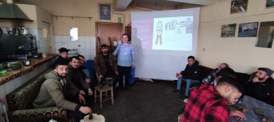Kahvehanede 'Daha Iyi Baba Olma Semineri' Verildi