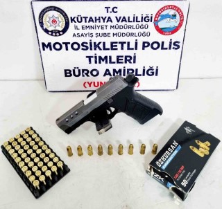 Kütahya'da Yunus Timleri Ruhsatsiz Tabanca Ele Geçirdi