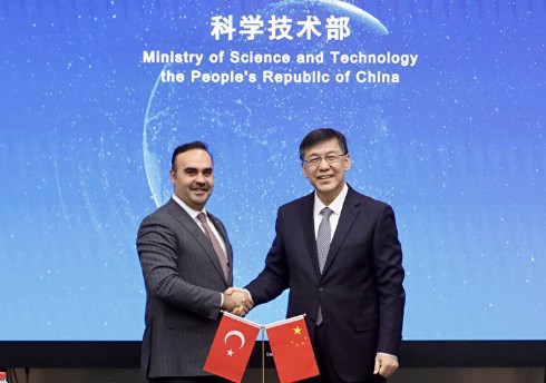 Bakan Kacır duyurdu: Türkiye'den dünyanın en büyüklerine önemli davet