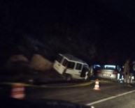 Hafif Ticari Araç Ile Otomobil Kafa Kafaya Çarpisti Açiklamasi 1 Ölü, 5 Yarali