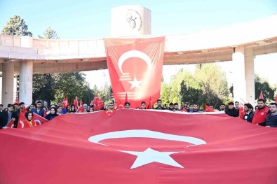 Osmaniye'de Üniversite Ögrencilerinden Teröre Lanet Yürüyüsü
