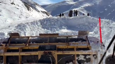 Siirt'te Kar Nedeniyle Kapanan Grup Köy Yollari Ulasima Açildi