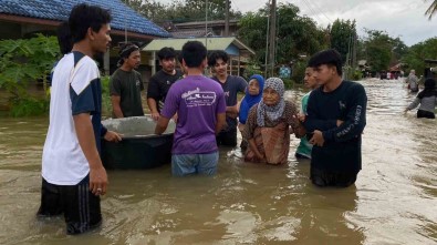 Tayland'in Güneyinde Sel Felaketi Açiklamasi 20 Bin Ev Selden Etkilendi