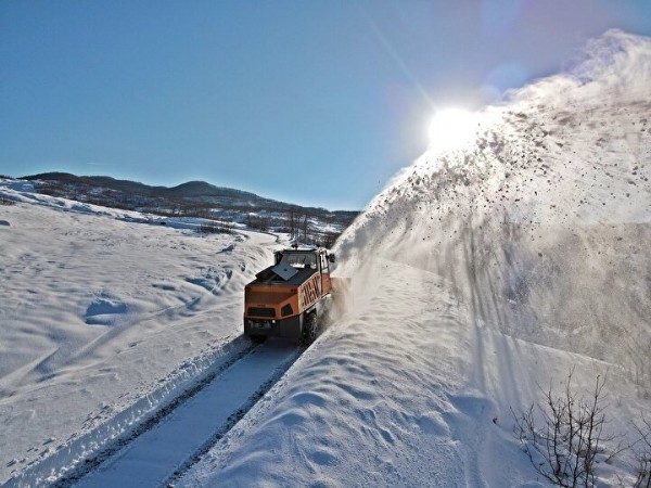 Kar yarım metreyi geçti: 303 köy yolu ulaşıma açıldı