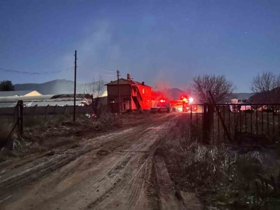 Burdur'da Gündüz Saatlerinde Çikip Kontrol Altina Alinan Yangin Tekrar Nüksetti