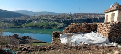 Dicle Ilçesi Ile Köyleri Yakinlastiran Köprü Yapilmayi Bekliyor