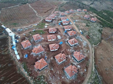 Kilis'te Depremzedeler Için Yapilan Köy Evlerinin Insasi Sürüyor