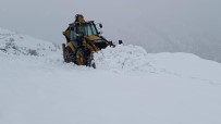 Sirnak'ta Kar Kalinligi Yer Yer 2 Metreyi Buldu, Yol Açma Çalismalari Devam Ediyor