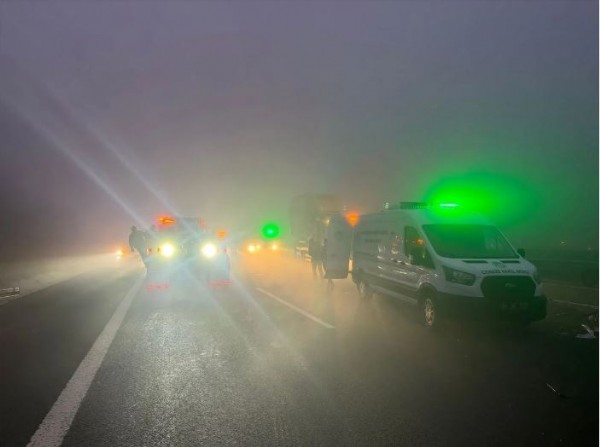 Sakarya Kuzey Marmara Otoyolu'nda zincirleme trafik kazası! Korkunç kazada 10 ölü, 59 yaralı var