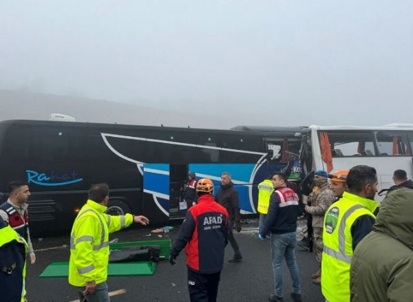 Sakarya Kuzey Marmara Otoyolu'nda zincirleme trafik kazası! Korkunç kazada 10 ölü, 59 yaralı var
