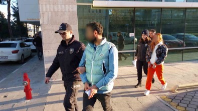 Hastanedeki Doktor Odasindan 35 Bin Lira Çalan 2 Kisi Yakalandi