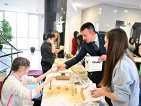 Engeller Sanatla Asildi