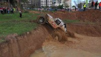 Pendik'te Dev Arazi Araçlarinin Engelli Parkurda Off-Road Yarislari Nefes Kesti