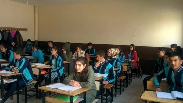 Okullar için gece yarısı kararı! Bu yıl olmayacak! Yarıyıl tatiline 3 hafta kala duyuruldu