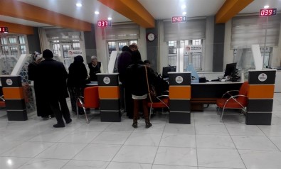 2023'De Afyonkarahisar'da 668 Bin 787 Kimlik, 194 Bin 596 Ehliyet Yenilendi