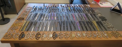 Konya'da Polisten Kesici Ve Delici Aletlere Siki Denetim