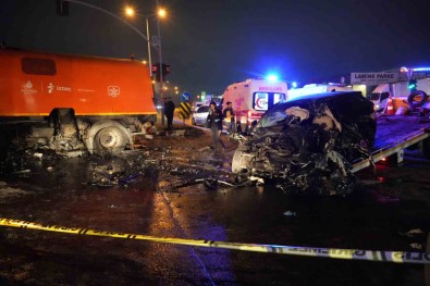 Esenyurt'ta Katliam Gibi Kazada Kirmizi Isikta Geçen Cip, Yol Temizleme Aracina Çarpti Açiklamasi 2 Ölü, 2 Yarali