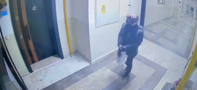 Ev Sahibinin Ellerini Ve Ayaklarini Baglayarak 20 Bin Dolari Çaldilar