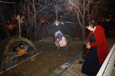 Hakkarililer Yeni Yil Aksamini Disarida Geçiriyor