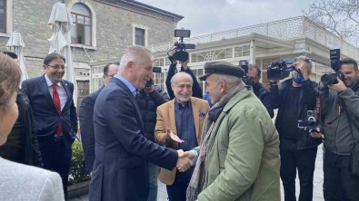 Istanbul Valisi Gül'ün Darülaceze Ziyaretinde Güldüren Anlar Açiklamasi 'Agabey Ben Evlenmek Istiyorum'