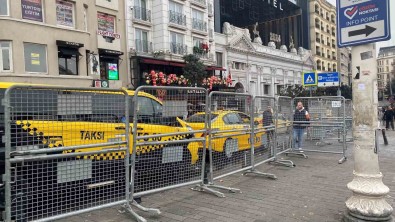 Taksim'de Yilbasi Hazirliklari