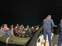 Ayvalik'ta 69 Göçmen Kurtarildi