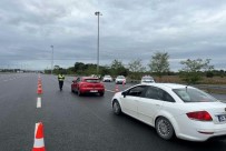 Bir Ayda 105 Bin Araç Kontrol Edildi, 695 Araç Ve 212 Kisi Trafikten Men Oldu