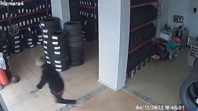 Deprem Ani Güvenlik Kameralarina Yansidi