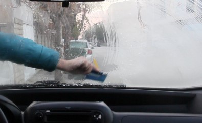 Erzincan Ve Bayburt'ta Soguktan Araç Camlari Buz Tuttu