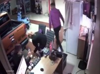 Istanbul'da Depremden Kaçis Kamerada