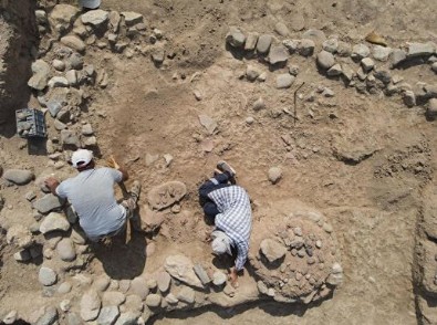İzmirlileri şaşırtan keşif: Üst üste kurulmuş 10 köyün içinden çıktı! Tarihi 8 bin 200 yıl öncesine dayanıyor
