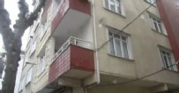 Küçükçekmece'de çatlak oluşan binada inceleme yapıldı