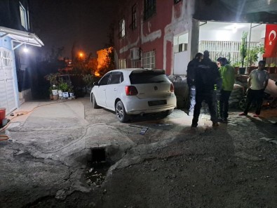 Polisin 'Dur' Ihtarina Uymayan Sürücü Söktügü Plakalari Yanina Alamadan Kaçti
