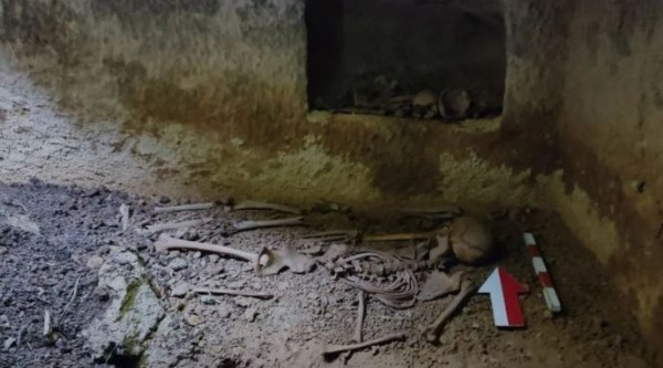 Gaziantep'te evin bahçesi çöktü ortaya Roma dönemine ait oda mezar çıktı